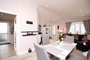 Lounge/Diner- click for photo gallery